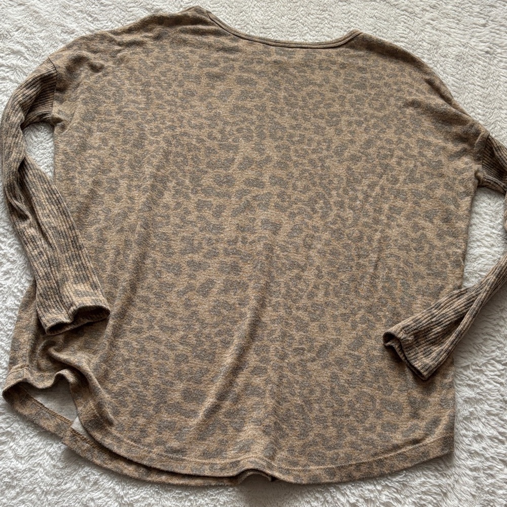 Distressed Leopard Print Long Sleeve Top - Picture 7 of 7